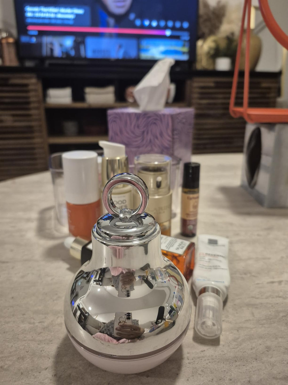 Clienta utilizando Luméra por la noche